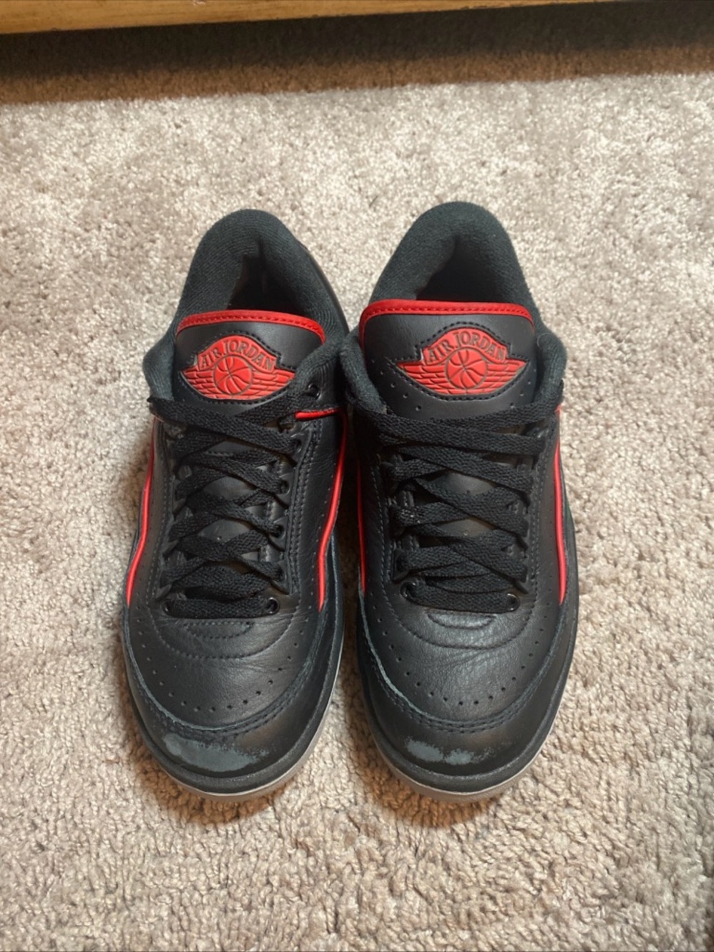 Air Jordan 2 retro Low-Top Sneakers in Black with Red Accents size 5.5